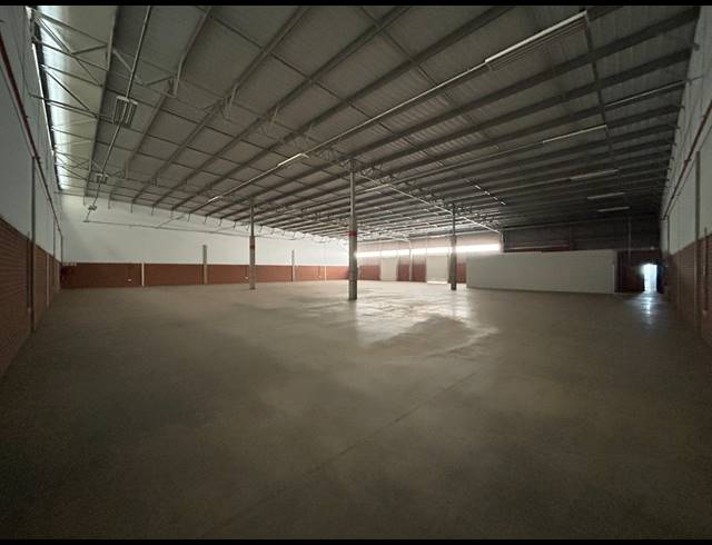 1,316M² WAREHOUSE TO LET IN CLAYVILLE
